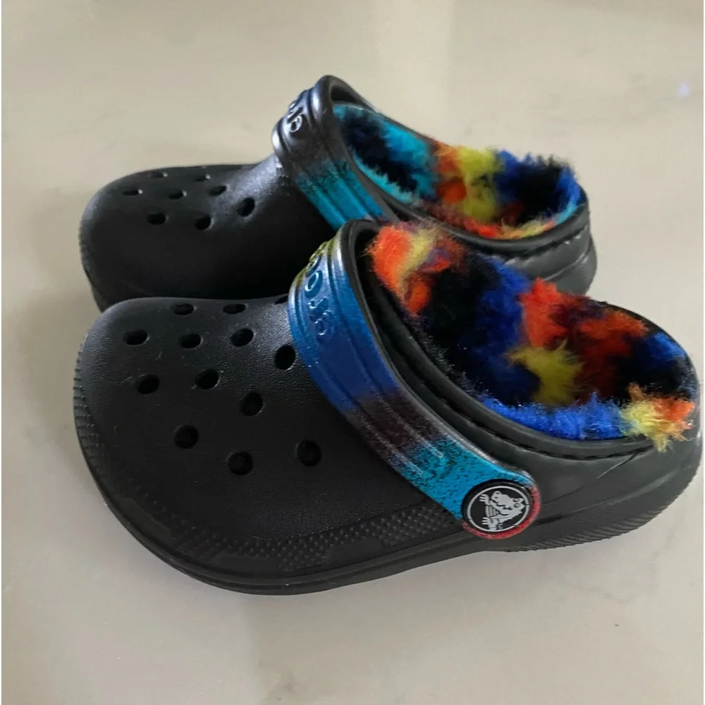 CROCS reposhing this